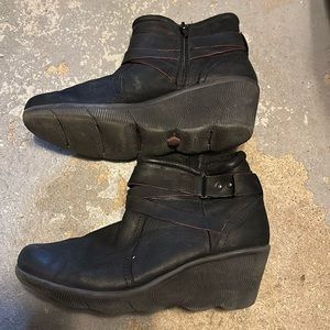 Cobb Hill leather booties women's 9